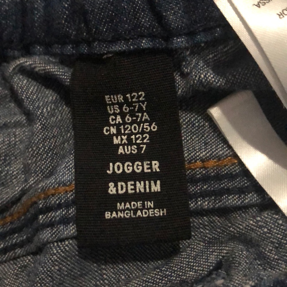 Girls Size 6-7 year old jogger denim - Picture 3 of 3